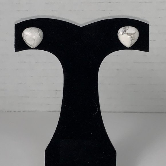 13mm White Heart Howlite Post Earrings - Picture 1 of 9